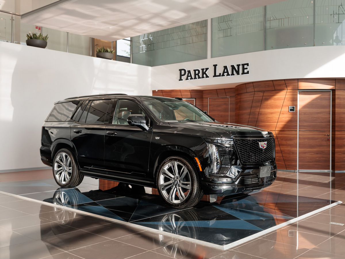 Cadillac Escalade V Рестайлинг 6.2 AT (420 л.с.) 4WD