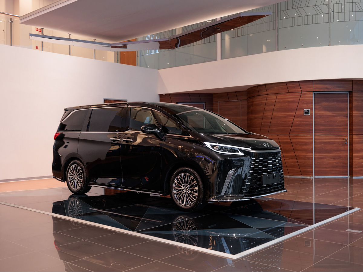 Lexus LM II 350h 2.5hyb CVT (250 л.с.) 4WD